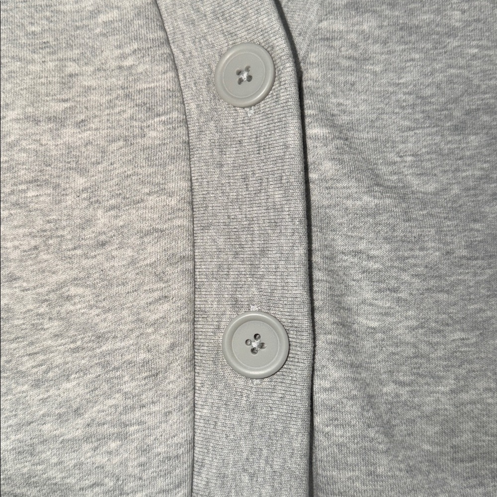 NWT - Gap Vintage Soft Cropped Sweatshirt Cardigan
Size: L - Picture 4 of 5